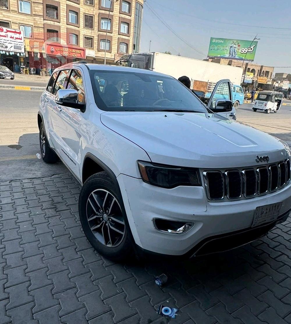 جیپ گراند شیرۆکی